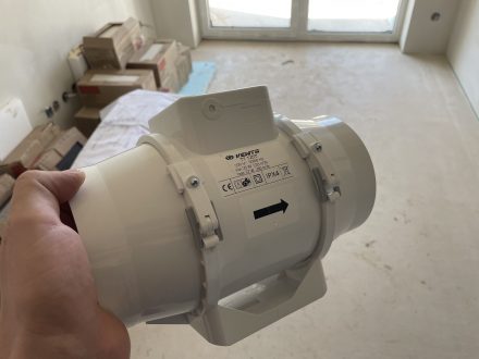 integrovaný ventilátor pro WC a Koupelnu